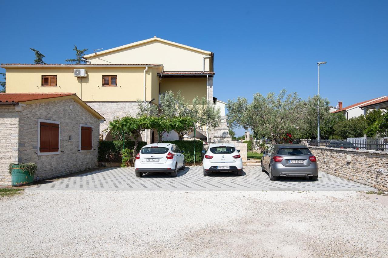 Modern Stone House With Flowers & Playground Μεντουλίν Εξωτερικό φωτογραφία