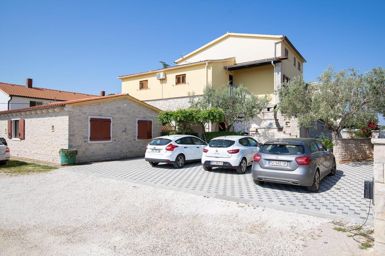Modern Stone House With Flowers & Playground Μεντουλίν Εξωτερικό φωτογραφία