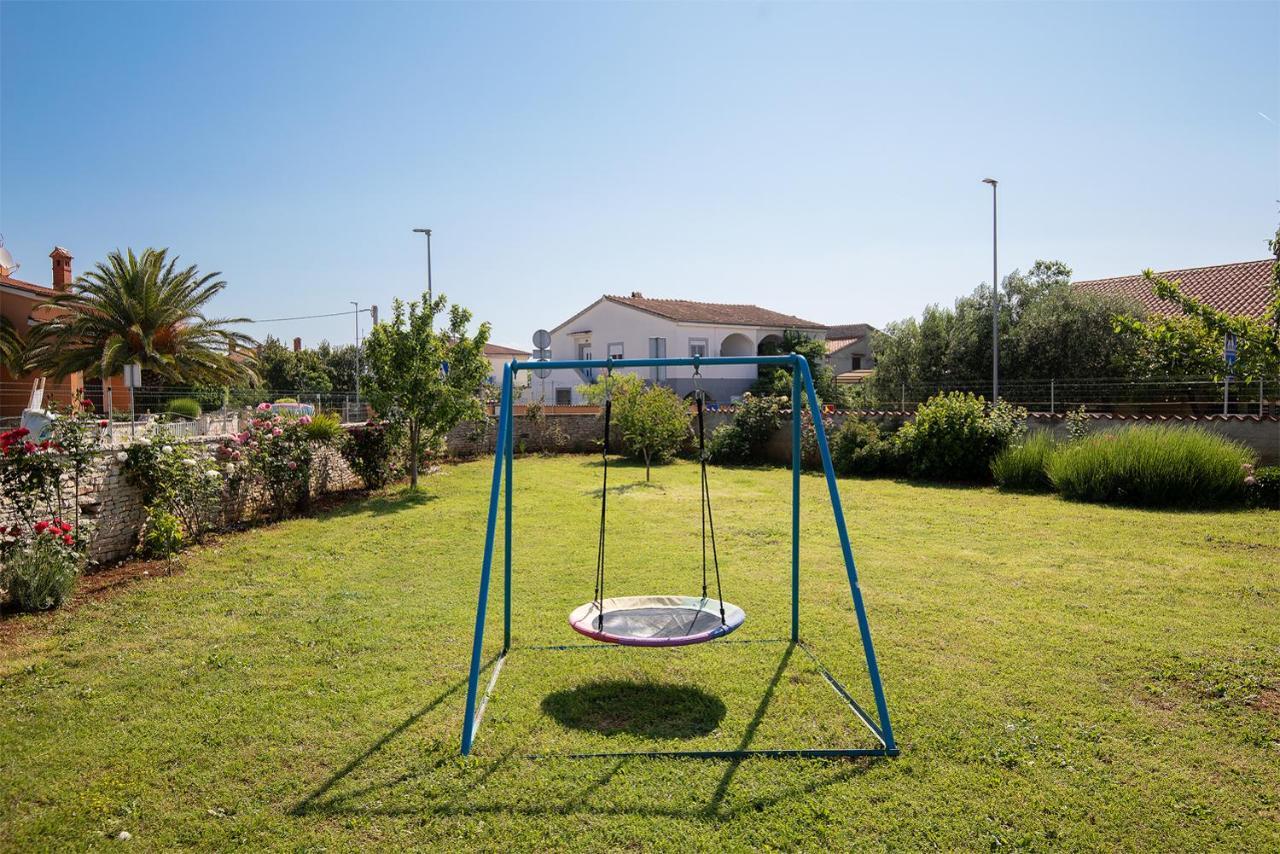 Modern Stone House With Flowers & Playground Μεντουλίν Εξωτερικό φωτογραφία