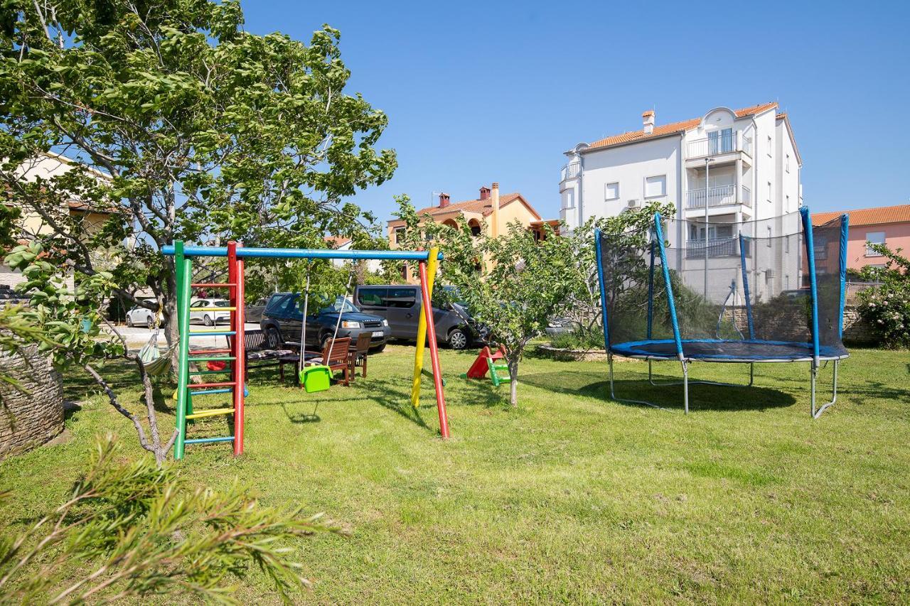 Modern Stone House With Flowers & Playground Μεντουλίν Εξωτερικό φωτογραφία