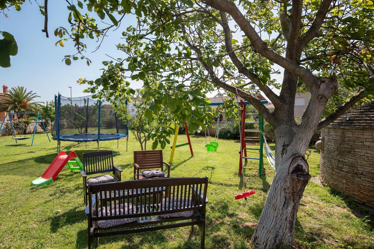 Modern Stone House With Flowers & Playground Μεντουλίν Εξωτερικό φωτογραφία