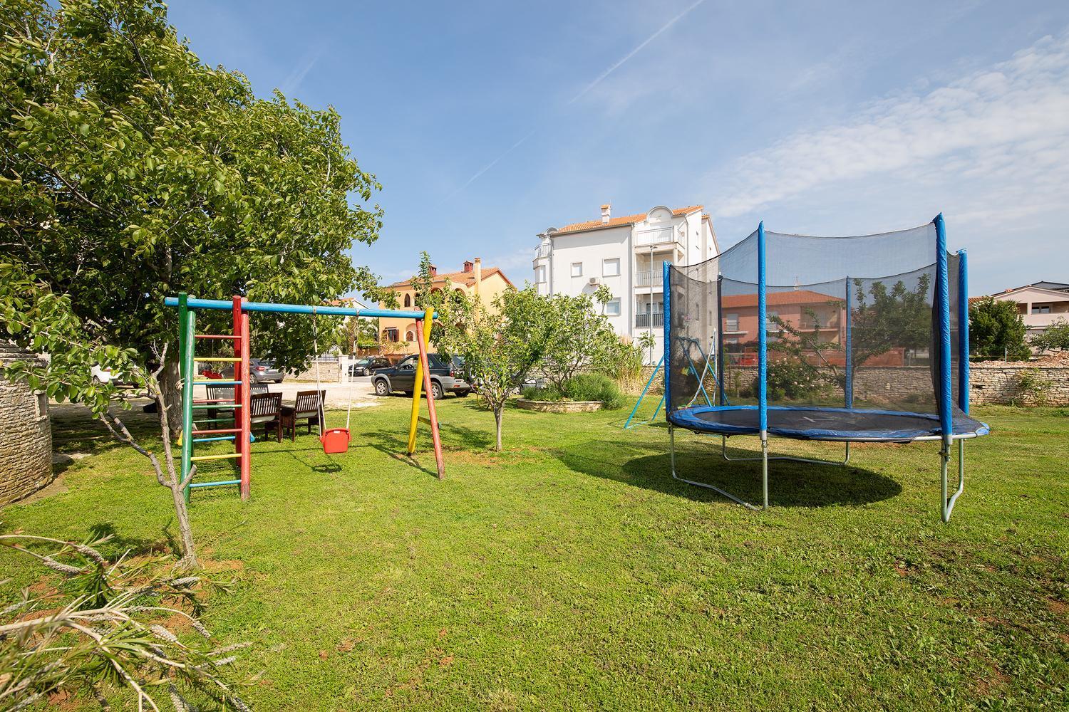 Modern Stone House With Flowers & Playground Μεντουλίν Εξωτερικό φωτογραφία